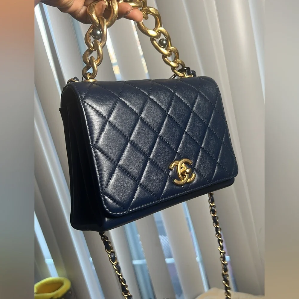 Chanel CC Quilted Lambskin Triple Pearl Chain Flap satchel blue Medium size - Picture 5 of 8